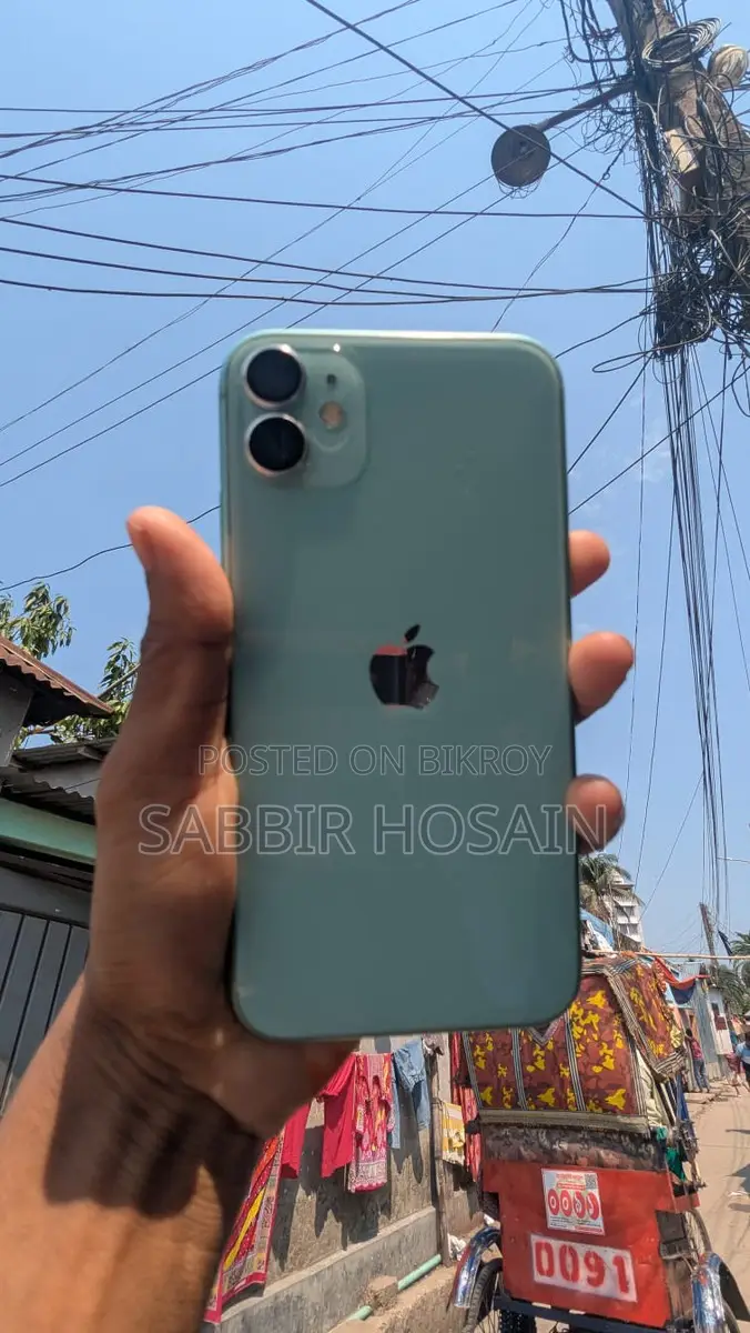 Apple iPhone 11 . (Used)