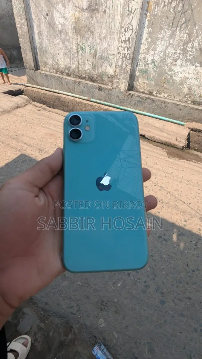 Apple iPhone 11 . (Used)