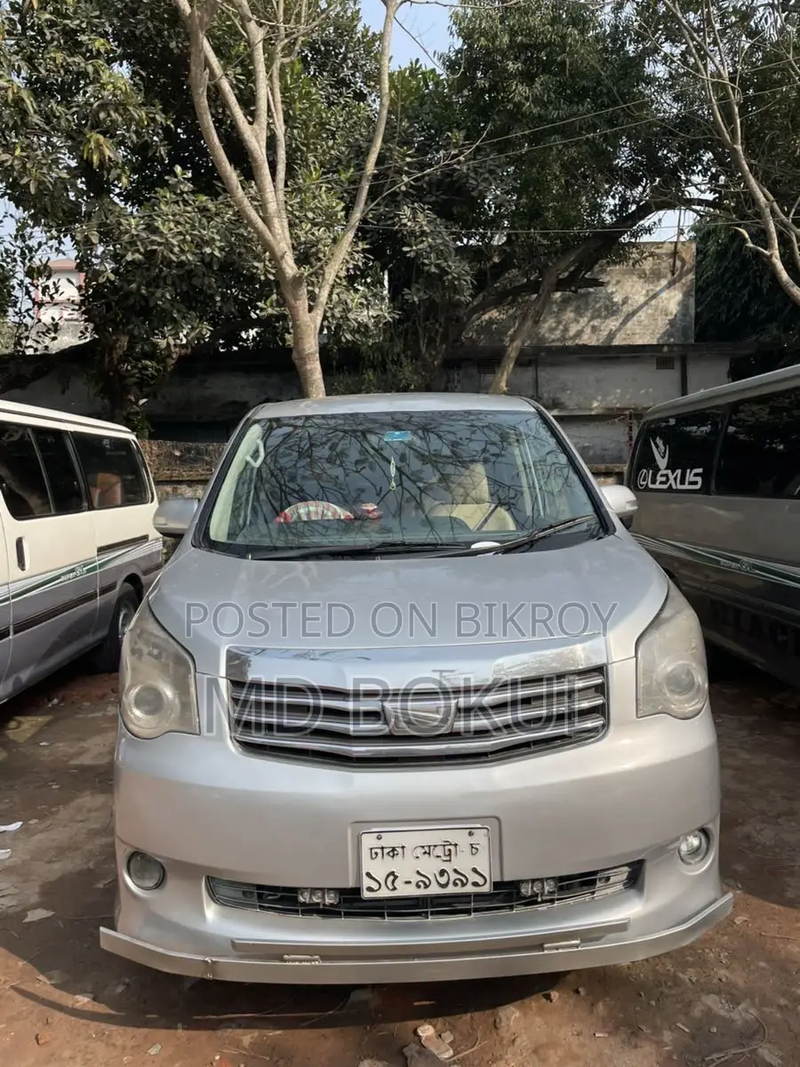 Toyota Noah 2010