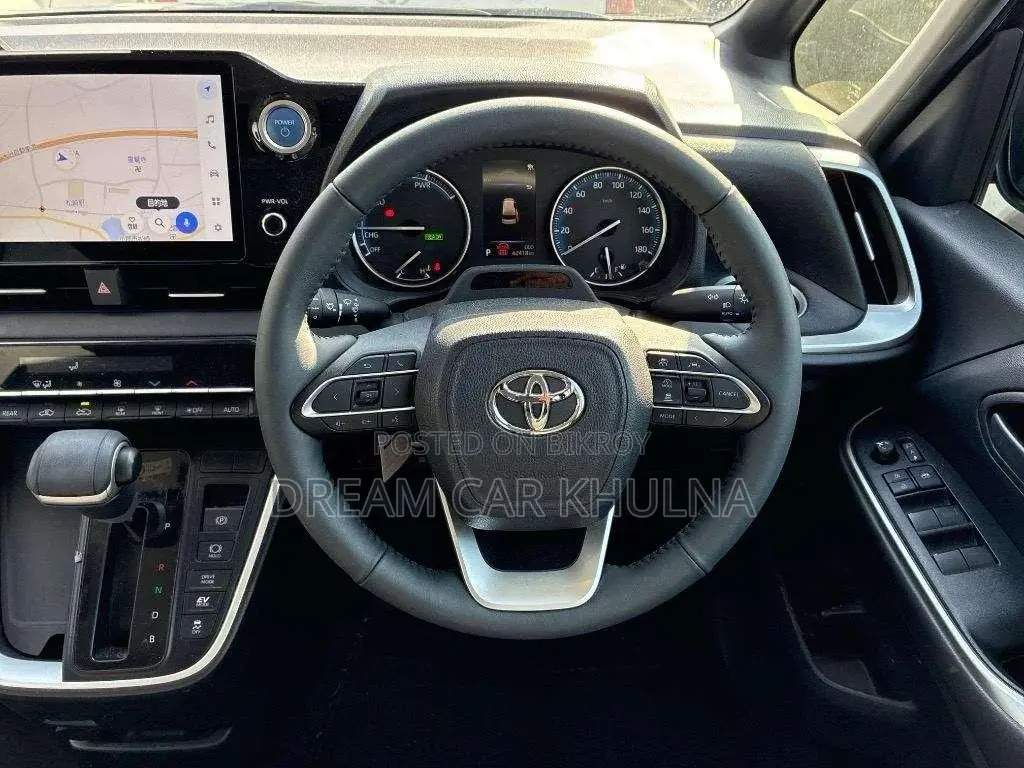 Toyota Noah G hybrid New shape 2022