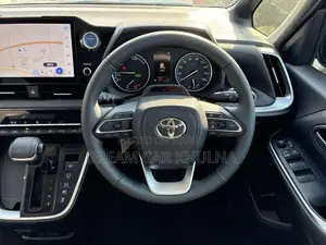 Toyota Noah G hybrid New shape 2022
