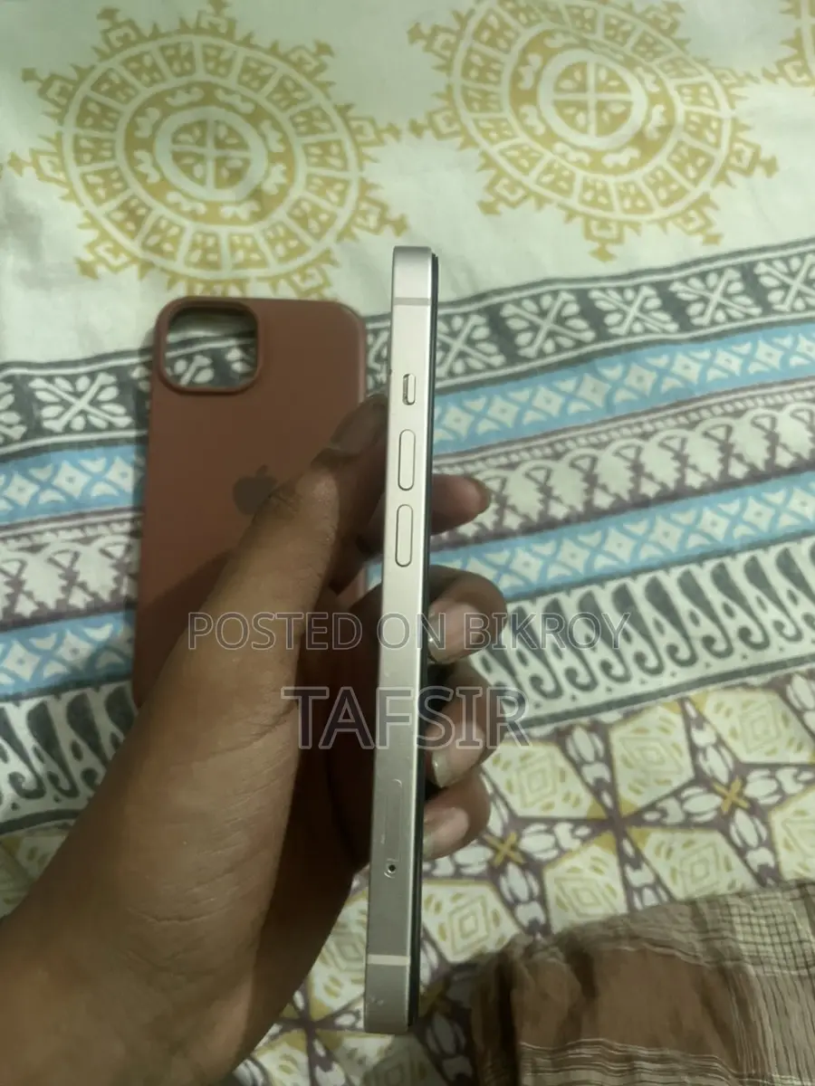 Apple iPhone 13 (Used)