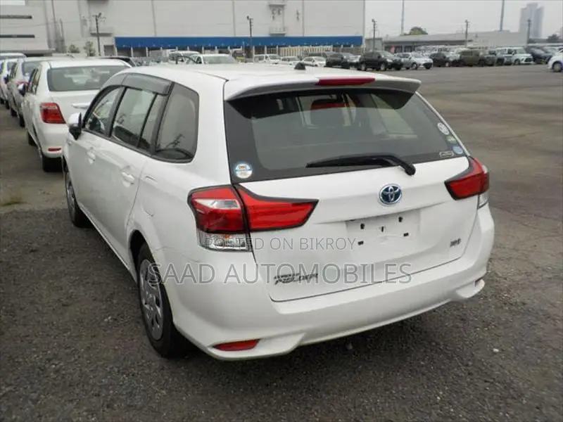 Toyota Fielder Ex 2020