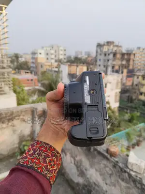 200d body only, in excellent condition