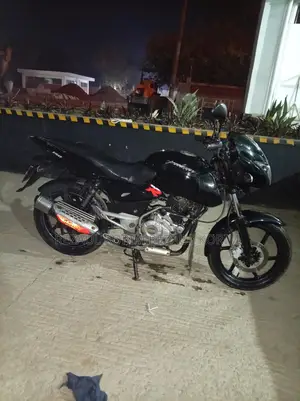 Bajaj Pulsar 150 . 2013