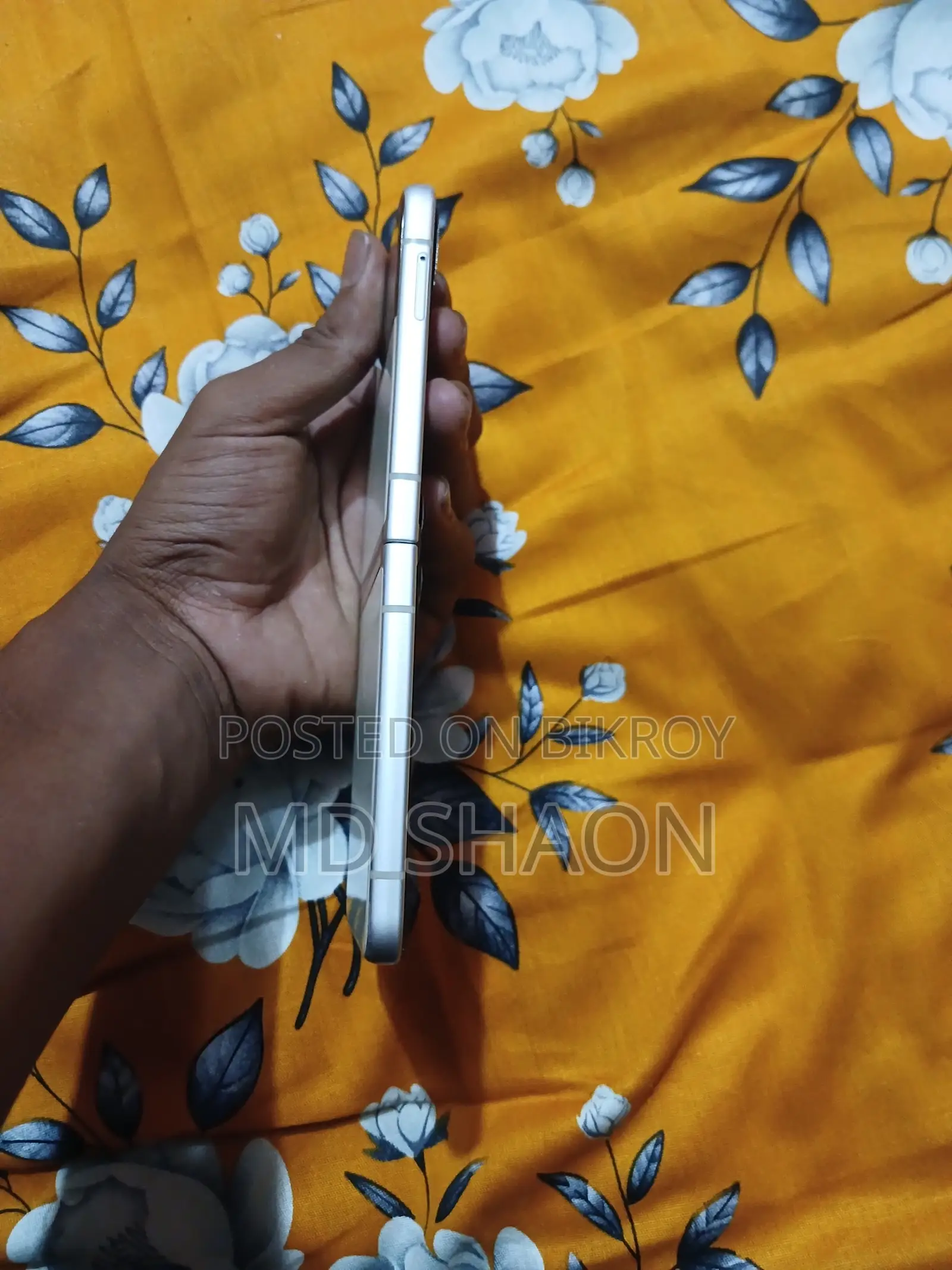 Samsung Galaxy Z Flip 4 (Used)