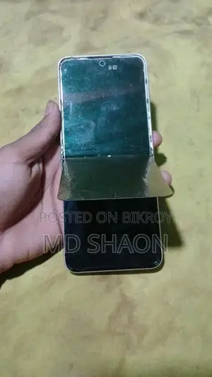 Samsung Galaxy Z Flip 4 (Used)