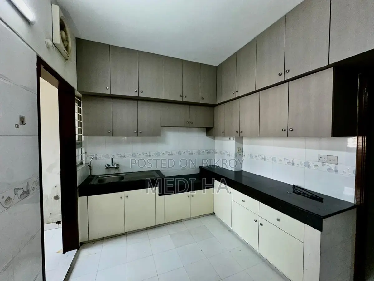 A Brand Category Used 2725 Sft Flat for Sell