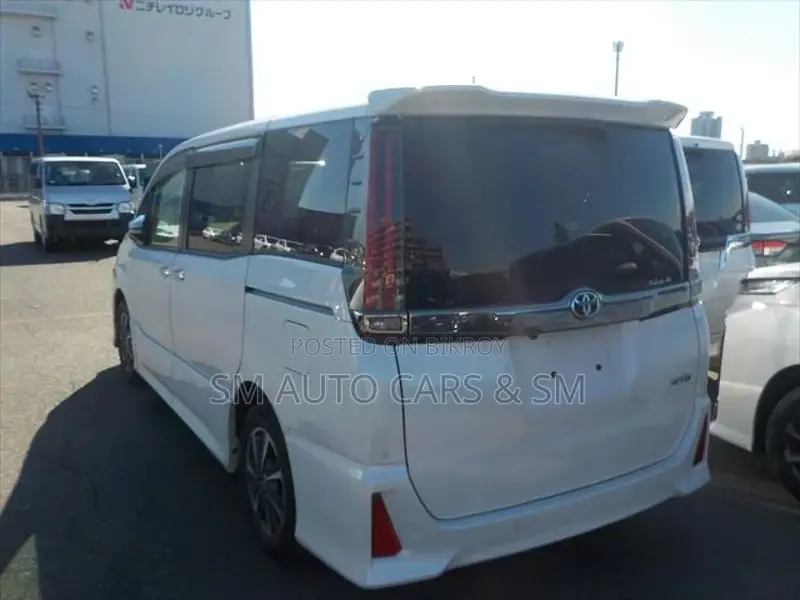 Toyota Noah Non Hybrid WXB Pearl 2021