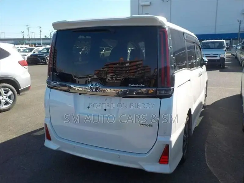 Toyota Noah Non Hybrid WXB Pearl 2021