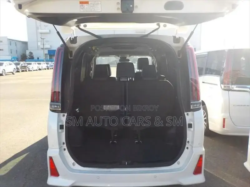 Toyota Noah Non Hybrid WXB Pearl 2021