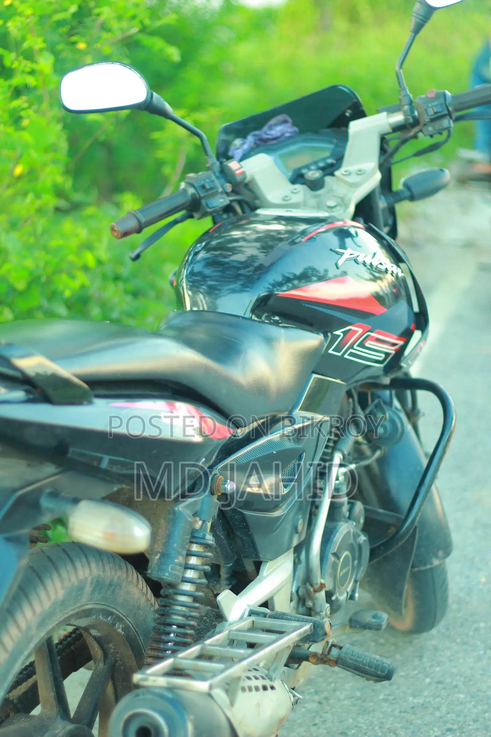 Bajaj Pulsar 150 . 2011