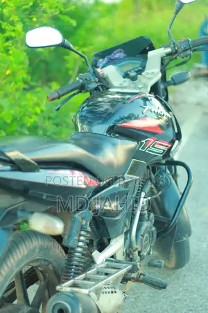 Bajaj Pulsar 150 . 2011