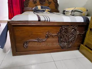 ব্যবহৃত খাট সাথে তোষক ও জাজিম (5×7.5 ফিট)