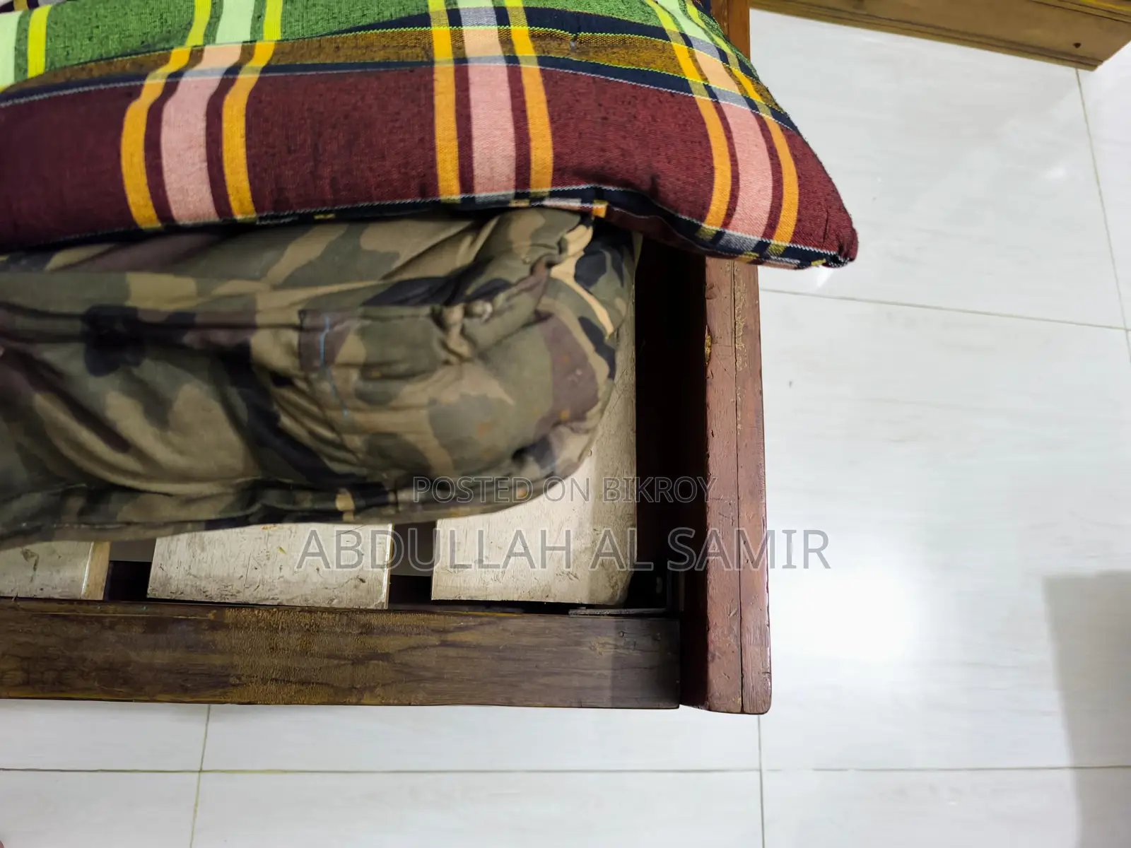 ব্যবহৃত খাট সাথে তোষক ও জাজিম (5×7.5 ফিট)