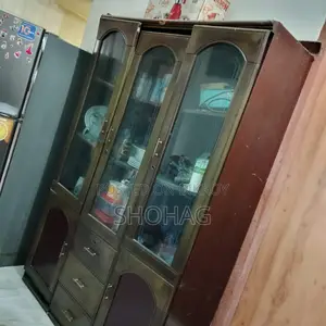 ১টি শোকেস বিক্রি হবে