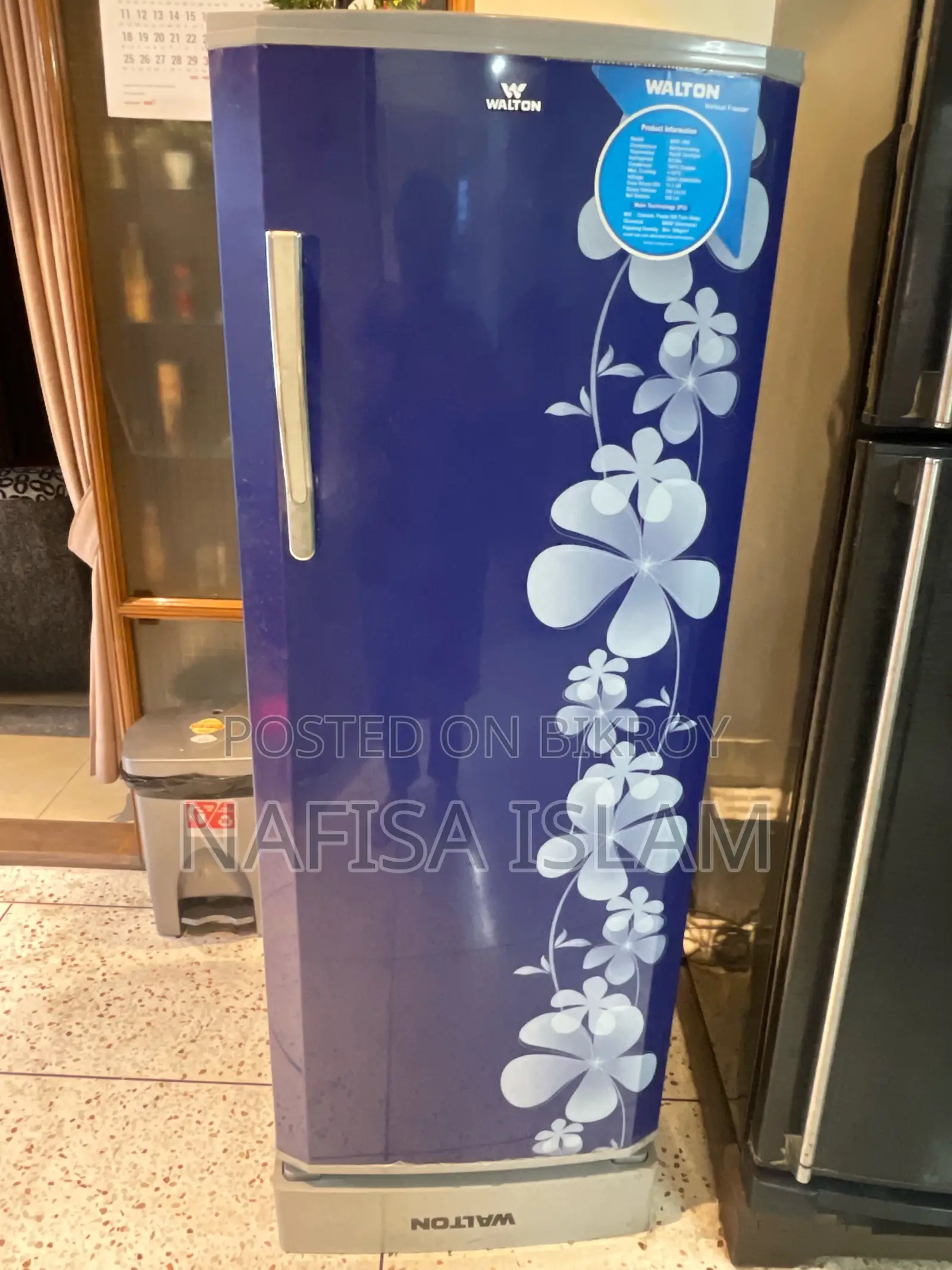 Walton vertical freezer