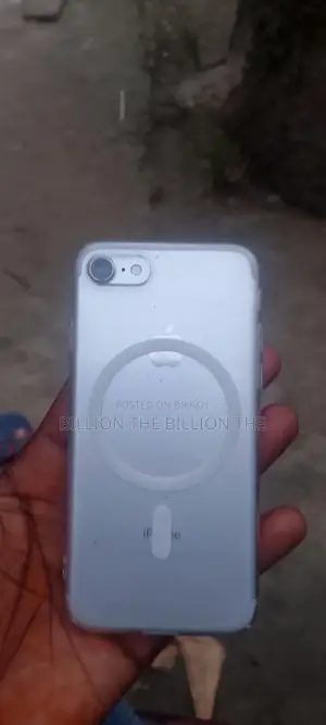 Apple iPhone 7 . (Used)