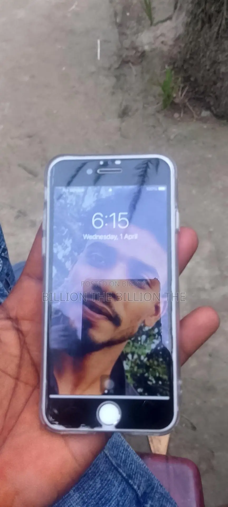 Apple iPhone 7 . (Used)