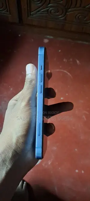 Apple iPhone 13 (Used)