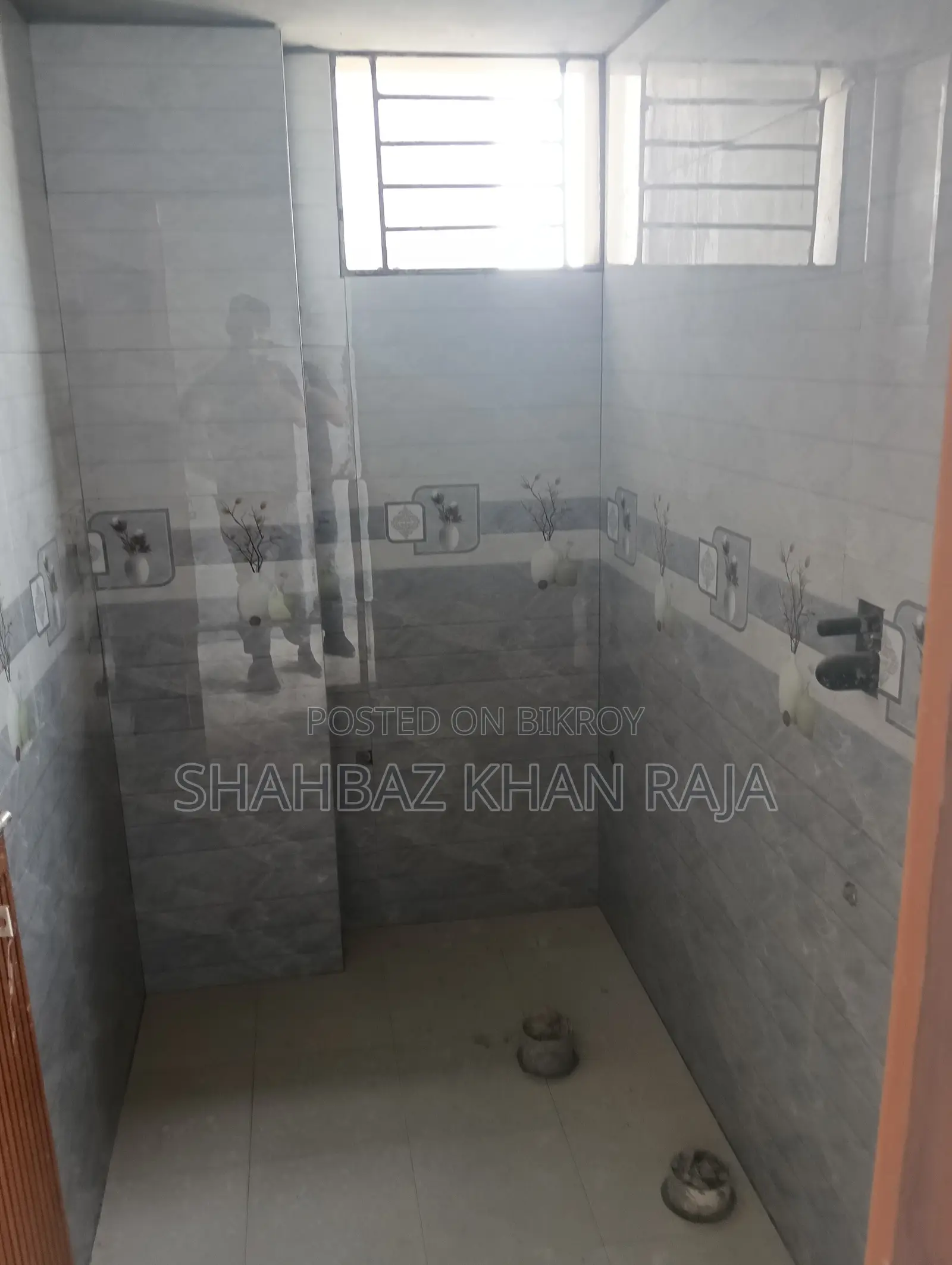 3-Bed Ready Flat for Sale in a Pleasant Environment