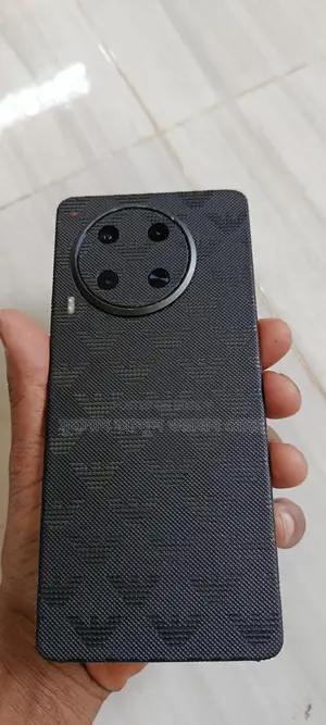 Tecno Camon 30 . (Used)