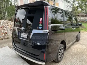 Toyota Esquire GI Premium 2017