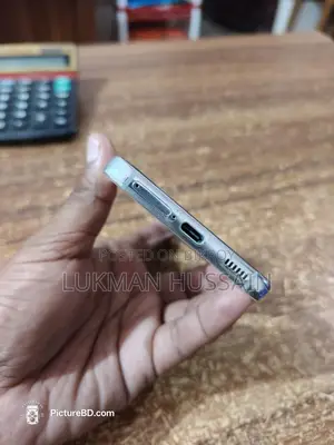 Samsung Galaxy S22 (Used)
