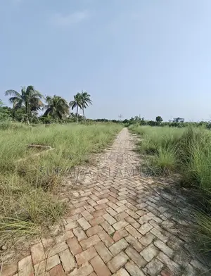 Land for sale to build a house in a residential area.