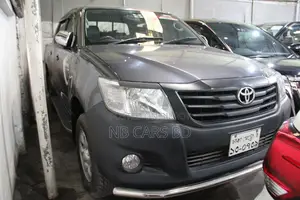 Toyota Hilux Pickup 4WD 2011