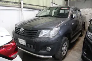 Toyota Hilux Pickup 4WD 2011