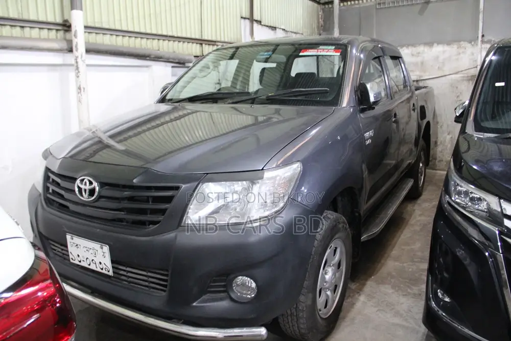 Toyota Hilux Pickup 4WD 2011