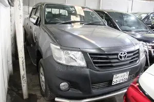 Toyota Hilux Pickup 4WD 2011
