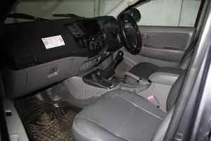 Toyota Hilux Pickup 4WD 2011
