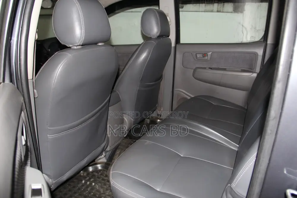 Toyota Hilux Pickup 4WD 2011