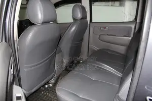 Toyota Hilux Pickup 4WD 2011
