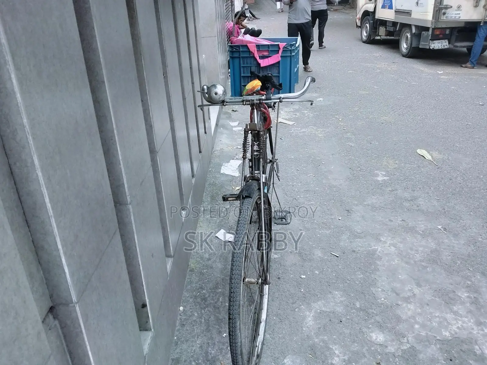 মোটামুটি প্রেশ আছে টায়ার দুইটা নতুন টিউব ও