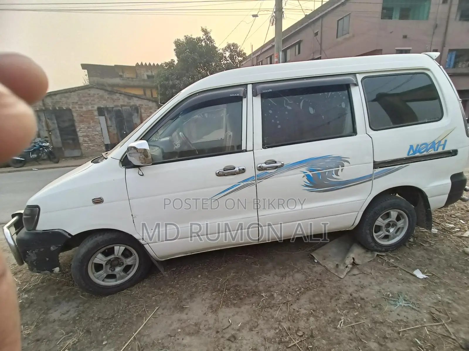 Toyota Noah . 2006