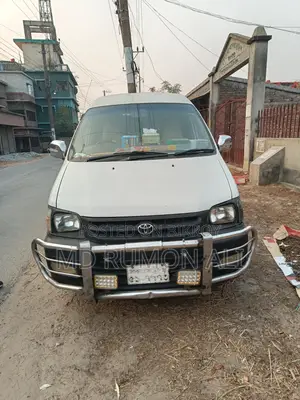 Toyota Noah . 2006