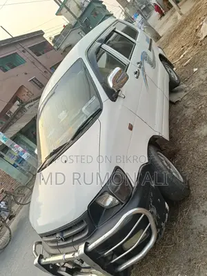 Toyota Noah . 2006