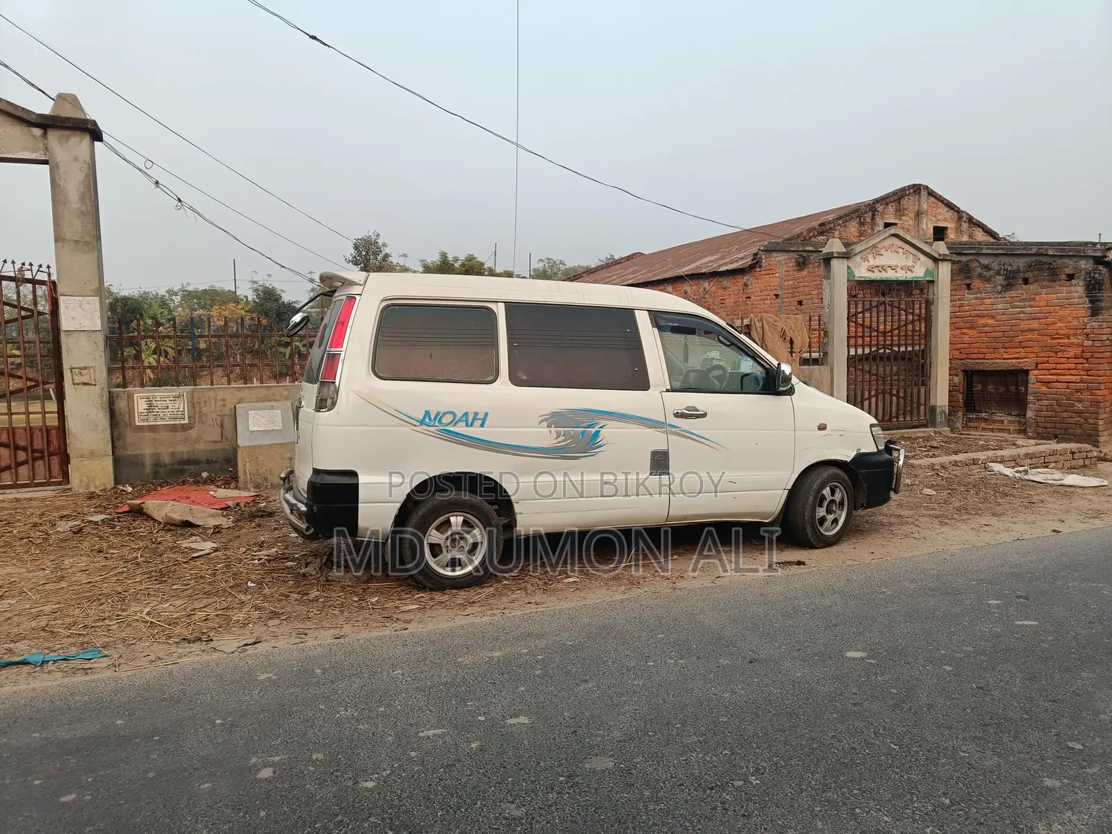 Toyota Noah . 2006