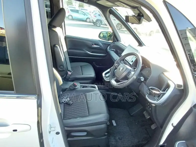 Toyota Noah Hybrid SZ Pearl New 2023