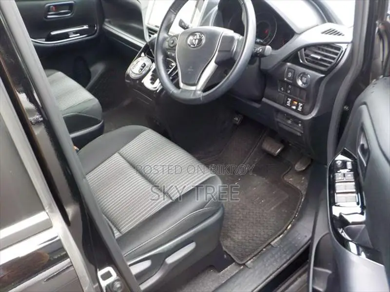 Toyota Voxy ZS Pack. 2020