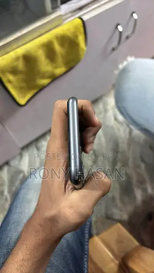 Apple iPhone 11 . (Used)