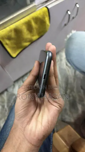 Apple iPhone 11 . (Used)