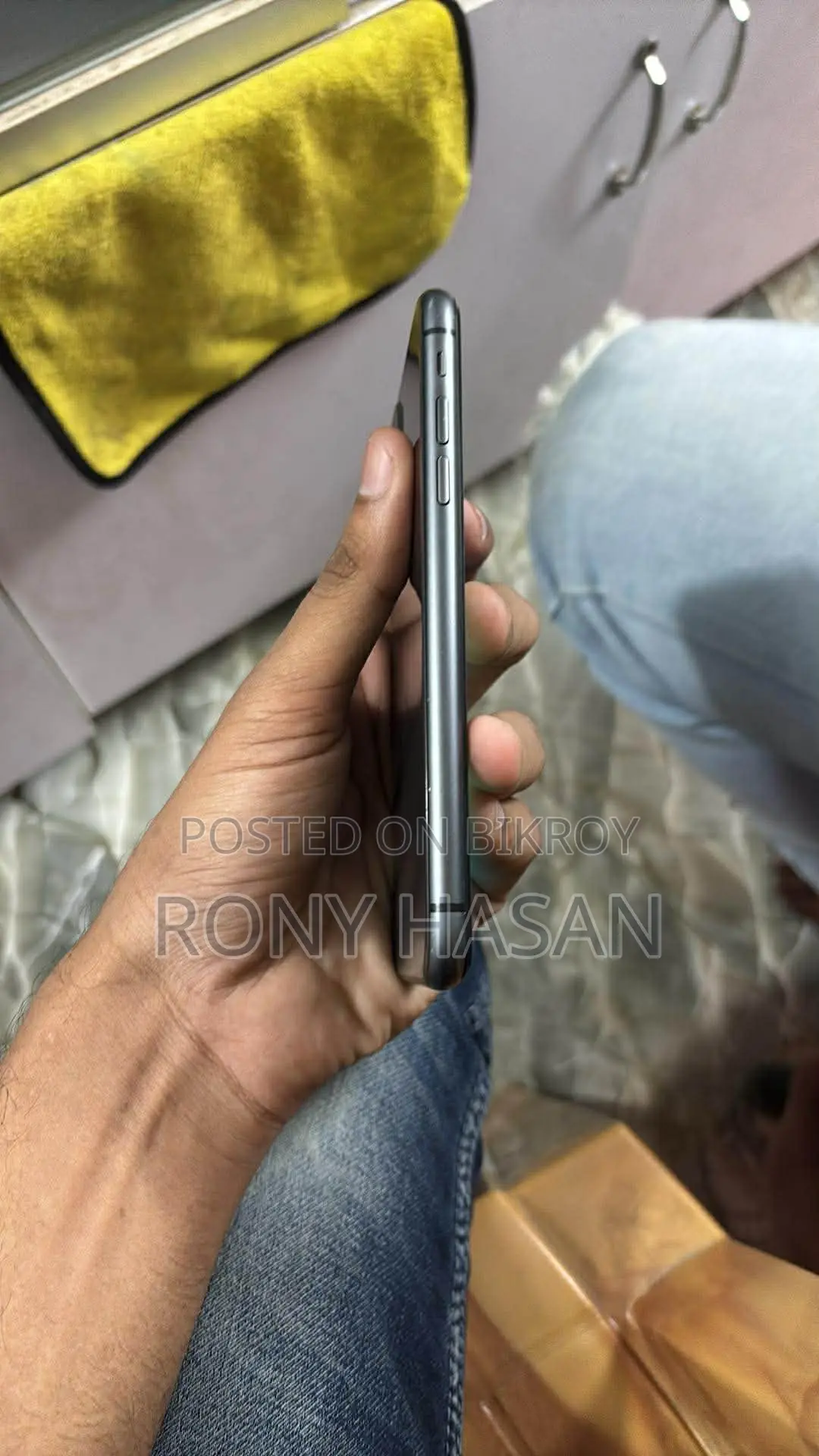 Apple iPhone 11 . (Used)