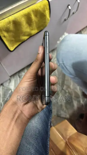 Apple iPhone 11 . (Used)