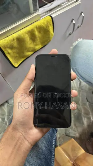 Apple iPhone 11 . (Used)