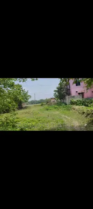 বরগুনা জেলা নতুন বাস স্ট্যান্ড সংলগ্ন হাইওয়ে মুখোমুখি 9.5 করা জমি