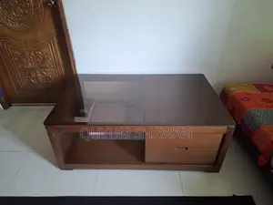 সেন্টার টেবিলটি বিক্রি করতে চাচ্ছি, ব্যবহৃত কিন্তু একদম নতুন